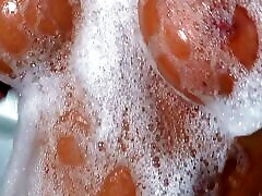 у моей жены самая горячая и сексуальная грудь в мире, она обожает секс
