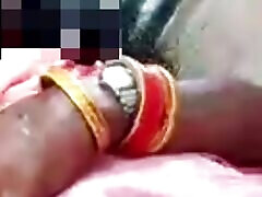 desi dorf ki bhabhi apne liebhaber ko videoanruf pe gand aur chut dikha
