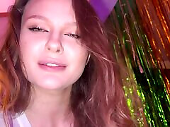 POV:我的朋友&strapon peeping tom;s妹妹想把我的童贞