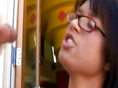 mädchen mit brille heißer handjob