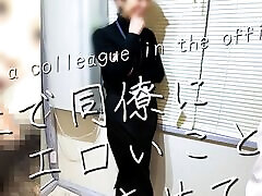 性别与同事在办公室。 午餐休息时，一位意志坚强的办公室女士346