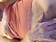 je prépare ma chatte pour un gros vibromasseur