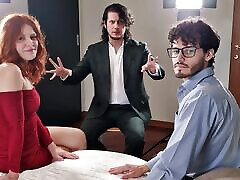 ein italienisches paar macht ein casting mit ficktotum, das mit einem dreier endet