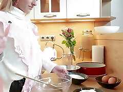 mommy4k. бритье зрелой киски закончилось жарким трахом в ванной
