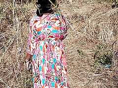 ashu stava piangendo nel campo delle persone senza riconoscimento poi lha portato a casa scopata
