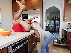 mangiatori di culo tamil classroom sex con isabella bella, avery jane, re noire-brazzers