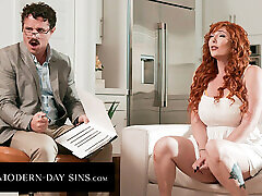MODERN-DAY SINS - Pervert Therapist Is OBSESSED With Redhead MILF Lauren Phillips&039;s Stunning Body