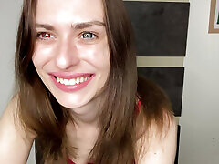 latexdominanz im roten bh - fuß-tease und pov-domina-verführung