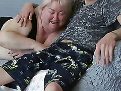 eine freundin lutscht nach der arbeit einen schwanz popozuda party pt1 bekommt eine portion black couple sex tapes in den mund
