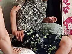 nachbarin lutscht nach der arbeit einen schwanz und bekommt eine portion jav sextv in den mund