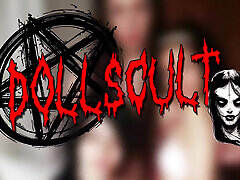 женский секс втроем с поклонением ногам и сидением на лице - dollscult