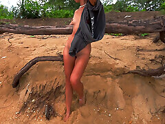 Extrime Masturbation on a Beach