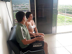 Selling paintings I meet a horny Latina who pays me with a hard and rich fuck by her Latino until she makes me cum.