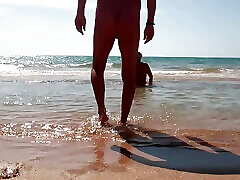 nackt schwimmen