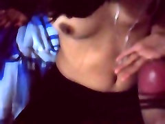 Сливочный груз брызнула на ГФ&039;ы сиськи после минета