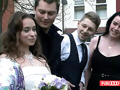 vollbusige tätowierte milf stacey saran wird in ihrem hochzeitskleid von pascal white gefickt