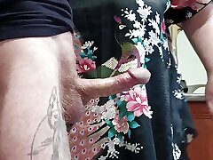 cumming mit heißem dickem xxx family small in schwiegermutter&039;s mund, das sie schluckt