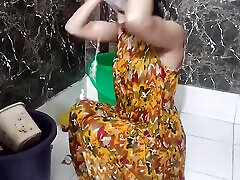 Muslim girl ko college ke bathroom me mms bna liya