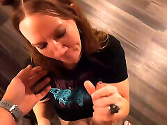fick eine emo milf nach einem konzert. riesiger cumshot auf ihren arsch