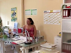 милфа cutie babys wank возбуждает своего партнера своими немецкими speed fack милфы, готовыми к страстному проникновению