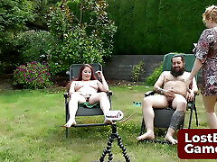ein geiles trio spielt ein strip-memory-spiel mit einem twist