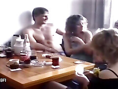 винтажный оргийный трах с сексуальными цыпочками