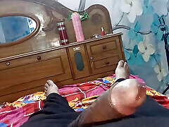 азиатская медсестра делает минет и получает заряд в рот