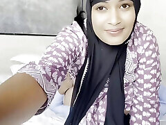 Hijabi Girl Fatima First Time Sex in Hotel with Boyfriend