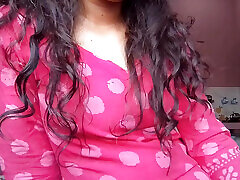 Indian girl in pink suit girl smoll pean in fingerings