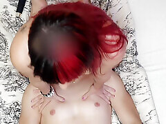 elle jouit fort pendant que je la lèche pendant le facesitting-orgasme illimité