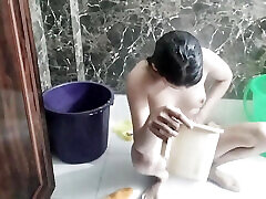 Sister in law ko bathroom me pakad ke chod diya