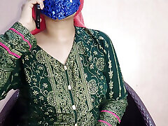 Desi Horny Beautiful Bhabi Masturbating-Hindi vecina 2 ????