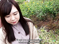 das japanische college-mädchen nozomi minami trifft uns zum spielen, nackt