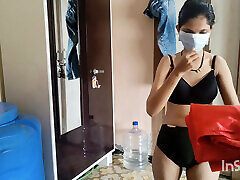 desi bhabhi zieht sich vor devar um