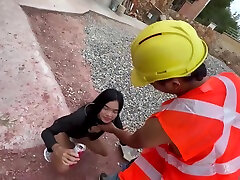 pinay frau wird untreu, indem sie einen bauarbeiterschwanz lutscht und fickt, er spritzt über ihr gesicht
