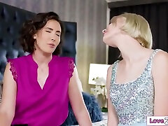 milf kann ihren freunden widerstehen teens 18 kuss mit jennifer white, blaire ivory und and young