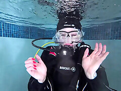 Bubble Tease: Underwater jasmina petrovac in Full Scuba Gear