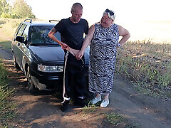 я публично написал на природе, трахнул свою мачеху в рот и залил его спермой