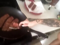 Cooking sa femme avale le sperme With Verified Amateurs And Joanna Angel