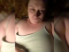 зевает