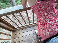POV大腿舞从红发女郎在夏天的衣服