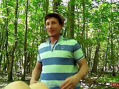 секс в лесу с большегрудой татуированной шлюшкой