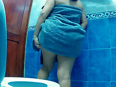 Recordings of my stepmom pissing