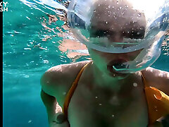 schnorchelschlampe im paradies - unterwasserblitz & freche necken