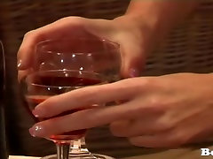 Грудастые Голые Рабы, Пытаясь Спасти Свою Жизнь