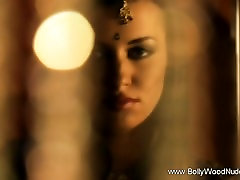 Deva Dassis Belly