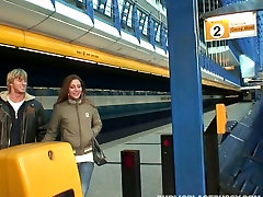 indain xxx videos ply brunette student gives blowjob to aroused BF in the middle of street