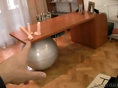 Unersättliche busty brunette dildo ficken Praxis