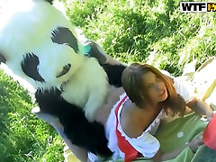 Lusty Red Riding between tube huge Madelyn bekommt Ihren muff genagelt durch ein Kerl in Panda Kostüm