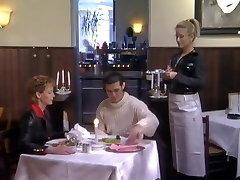 Isabel im Restaurant
